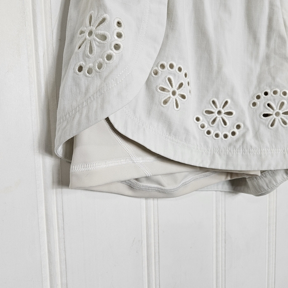 Sweaty Betty Shorts Womens Size 6 Broderie Anglaise Split Tulip Hems - Picture 5 of 15